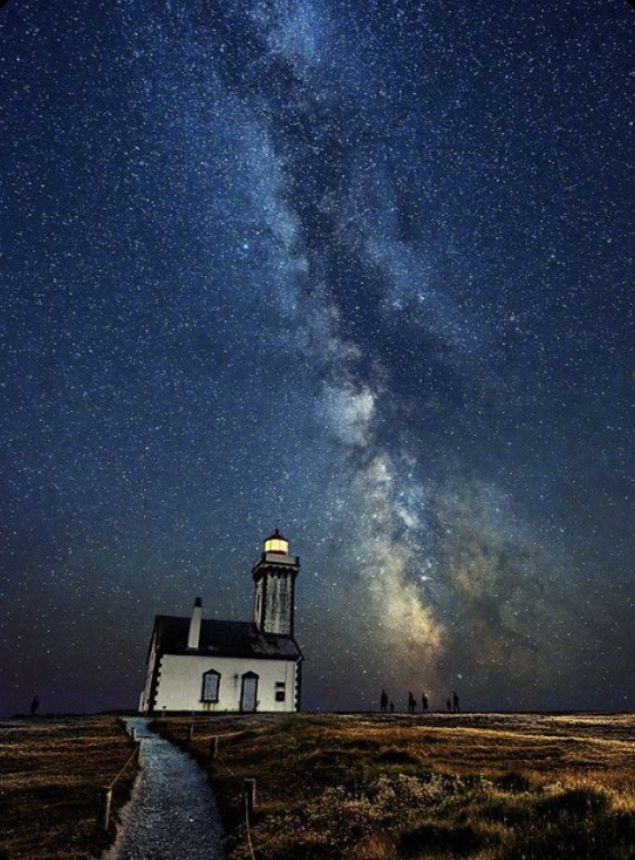 A lighthouse under the Milky Way